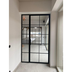 Kyvné dveře s bezpečnostním...