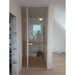 Dvoukřídlé krémové dveře s...