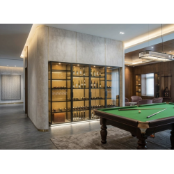 Vestavěná prosklená barová...